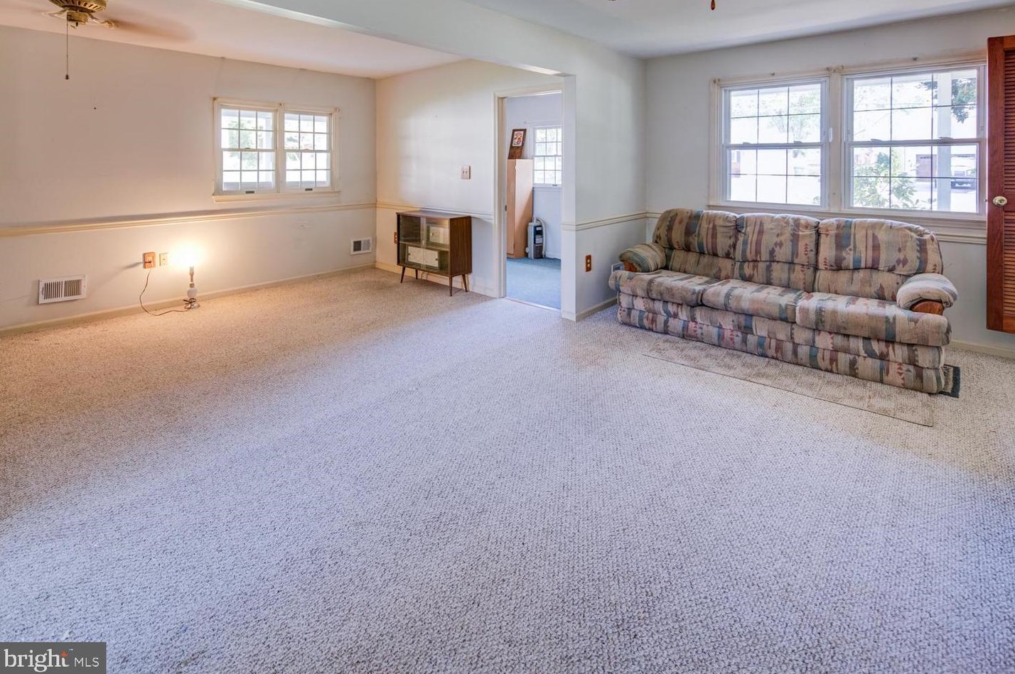 906 Devon Dr, Newark DE 19711-7739 exterior