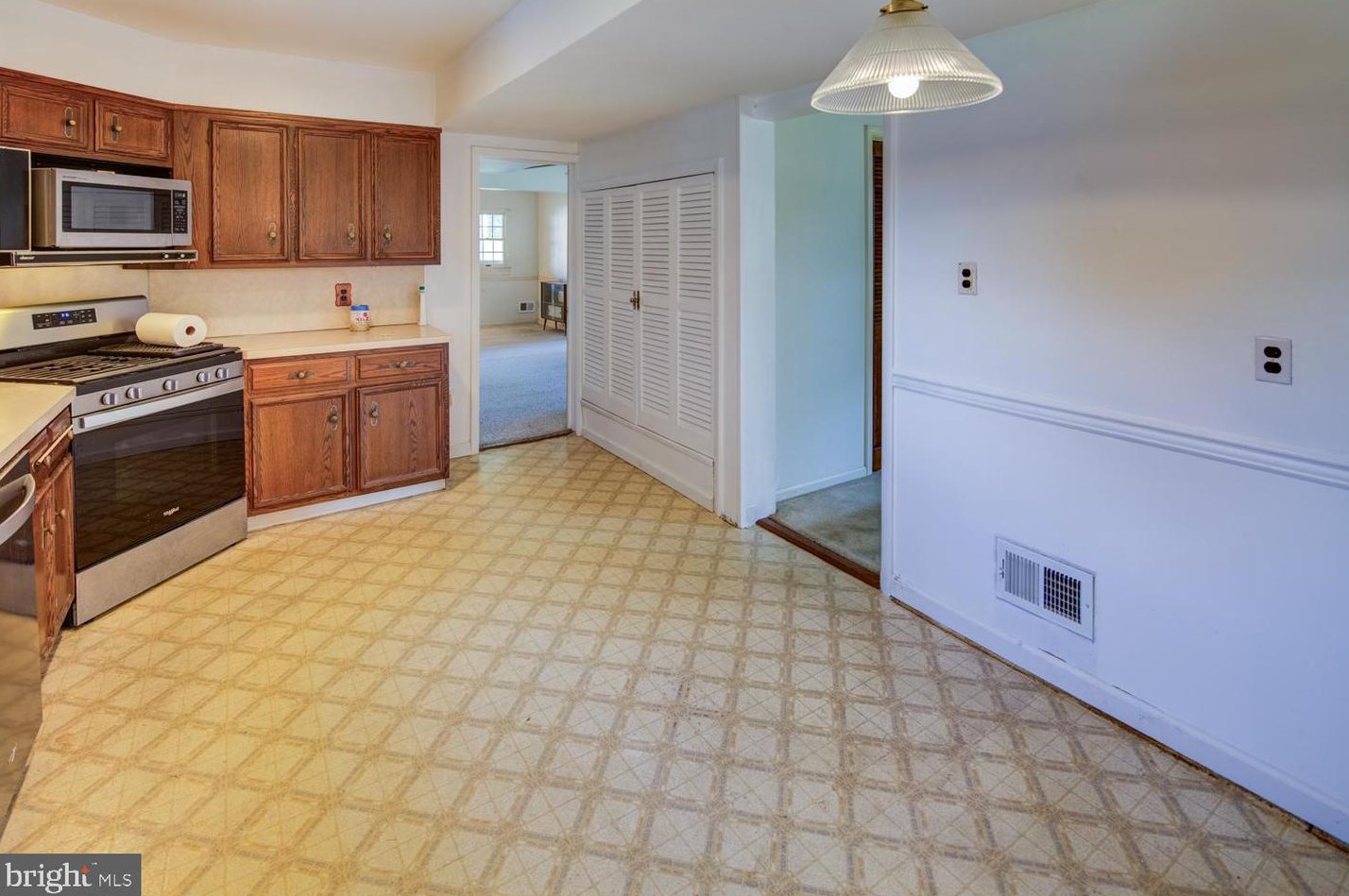 906 Devon Dr, Newark DE 19711-7739 exterior