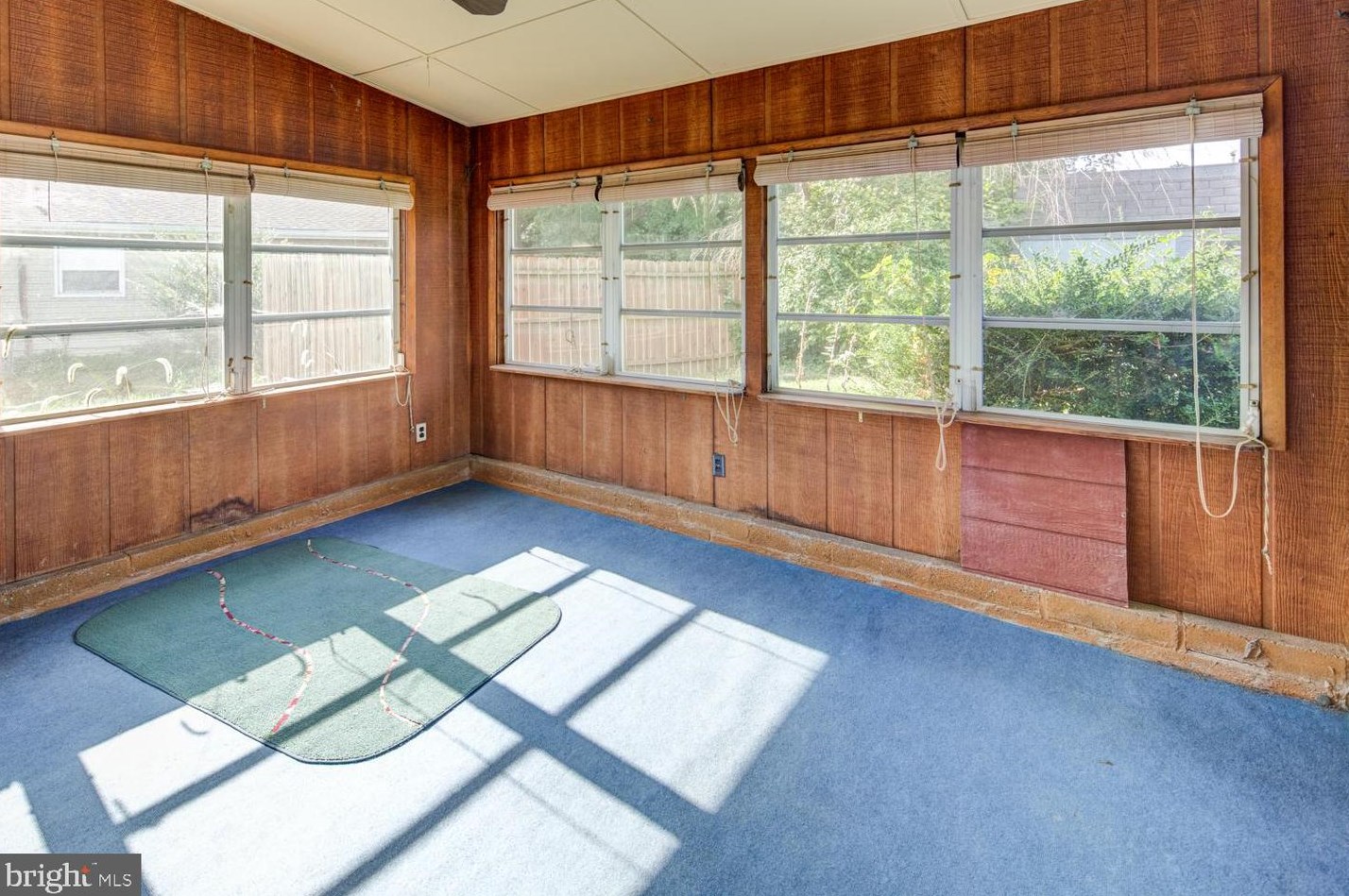 906 Devon Dr, Newark DE 19711-7739 exterior