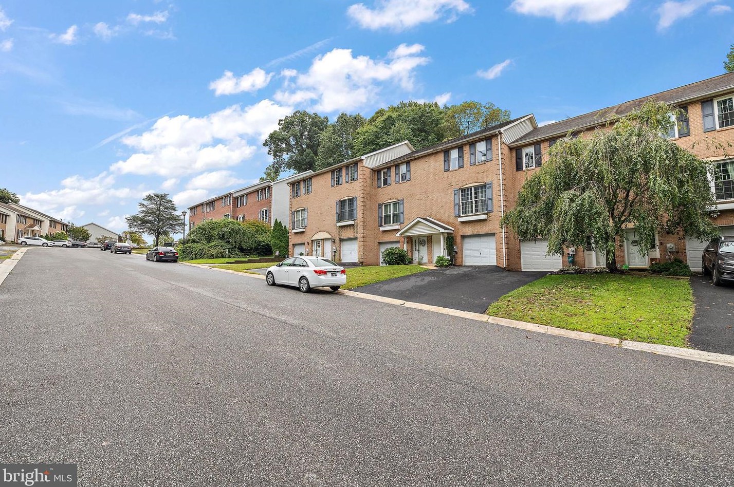 4876 Weatherhill Dr, Wilmington, DE 19808