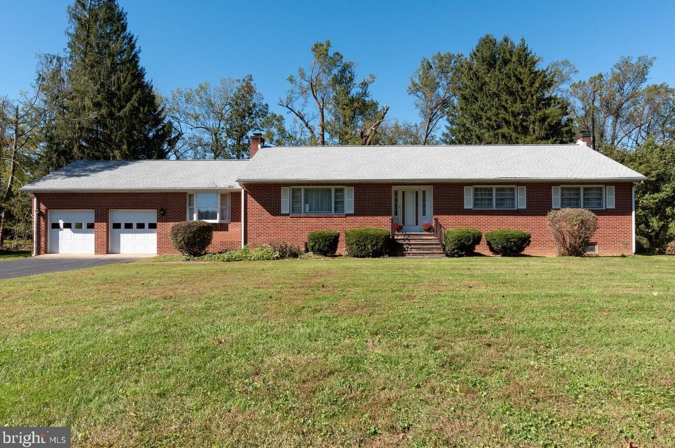 636 Montgomery Woods Dr, Hockessin, DE 19707