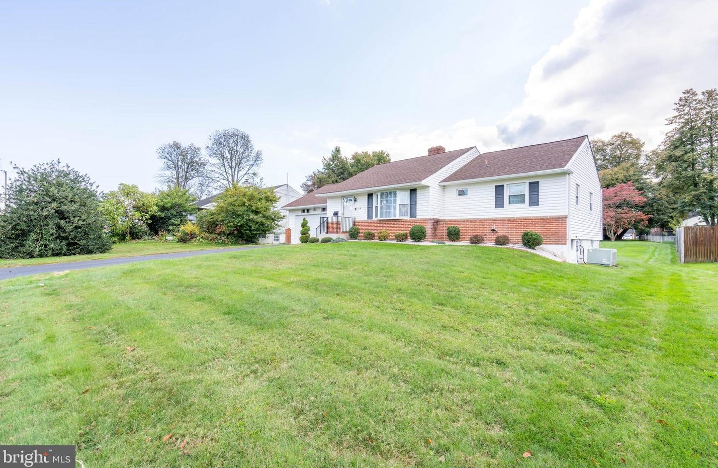 216 Southerland Dr, New Castle, DE 19720