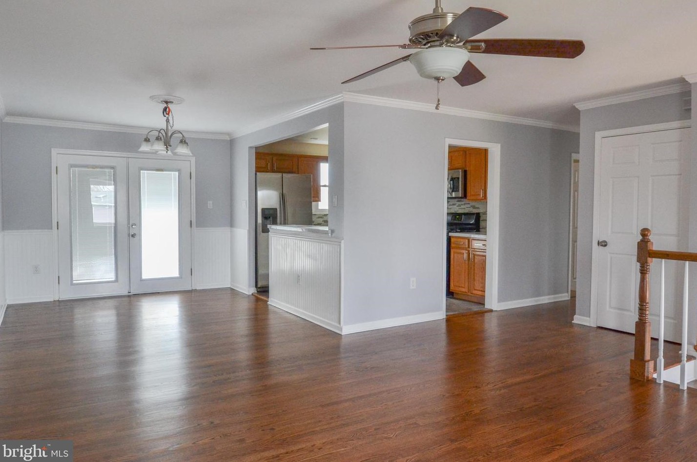 4 Guenever Dr, New Castle DE  19720-2923 exterior