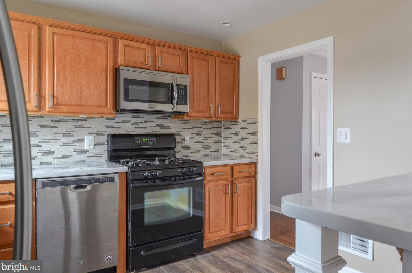 4 Guenever Dr, New Castle DE  19720-2923 exterior