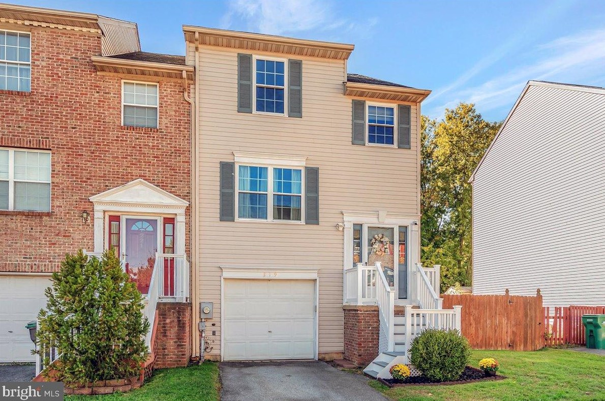 219 Bellwether Ct, Newark, DE 19702-7404