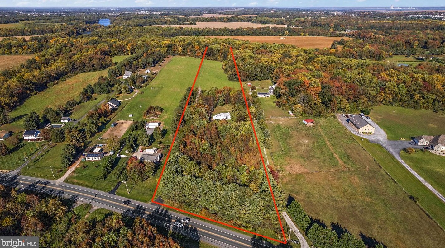 5879 Summit Bridge Rd, Blackbird, DE 19734