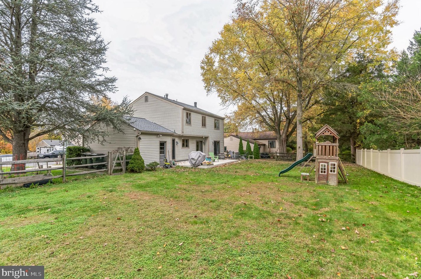 11 Fawn Dr, Newark, DE 19711-2565