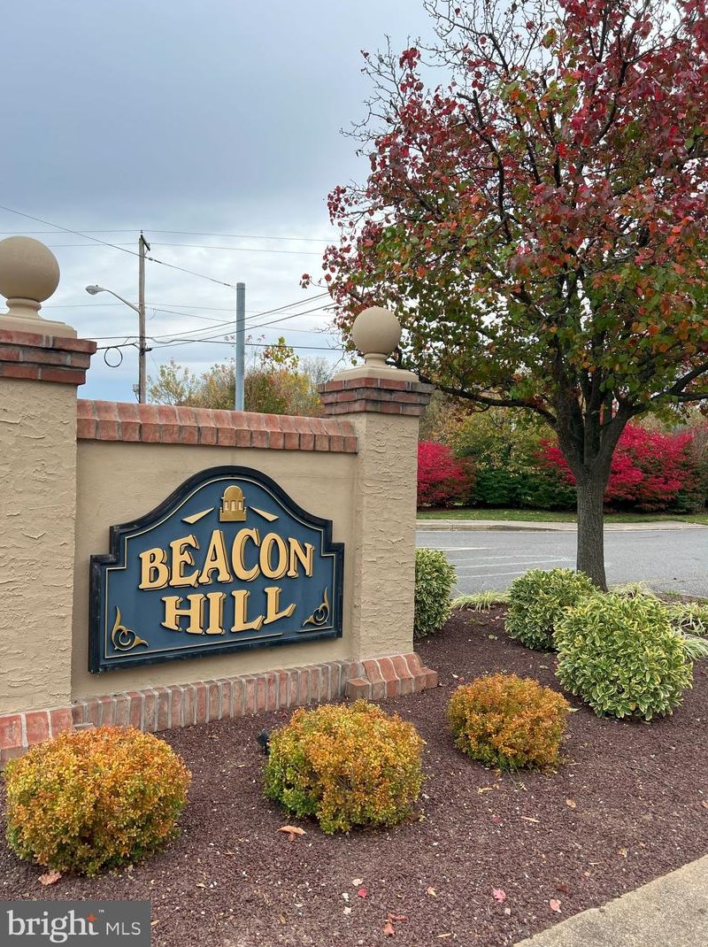 122 Center Ct, Wilmington, DE 19810