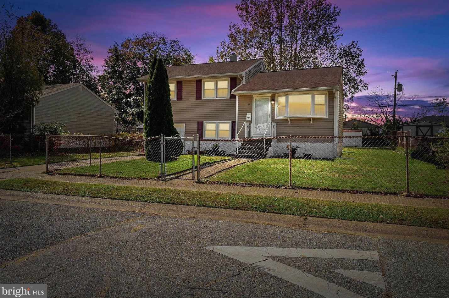 14 Briarcliff Dr, New Castle, DE 19720