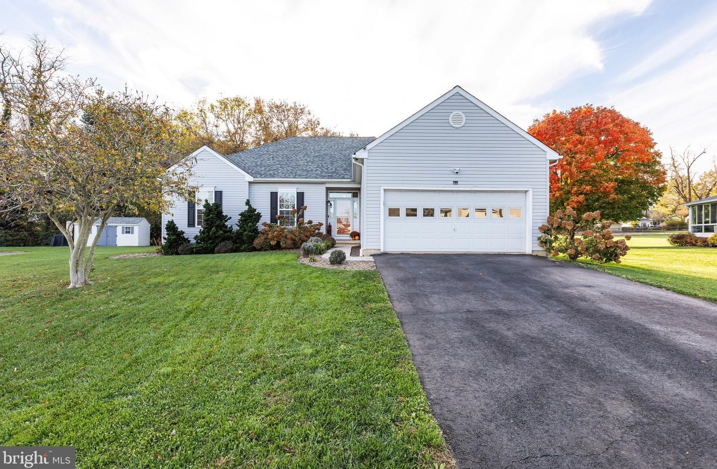 33 Summerfield Ln, New Castle, DE 19720