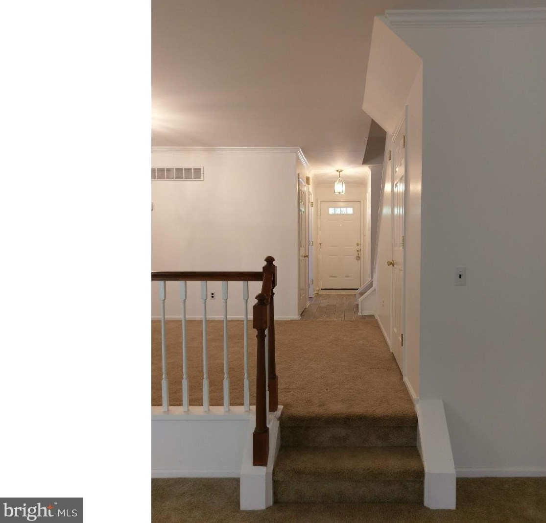 100 Wooden Carriage Dr, Hockessin, DE 19707