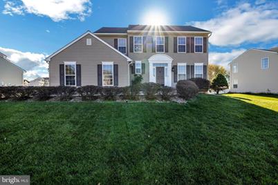 21 Crestpoint Drive - Photo 1