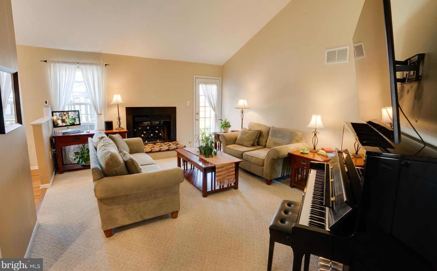 24 Charles Dr, New Castle, DE 19720