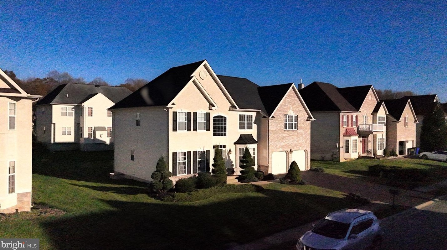 13 Latour Ln, Newark, DE 19702-4543