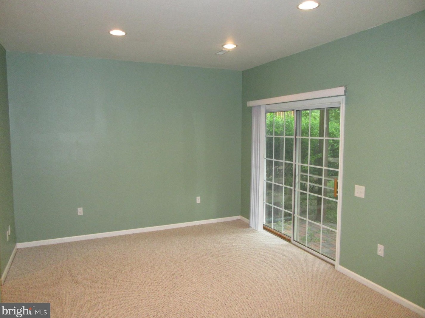 107 Creekmont Ct, Newark DE  19702-3771 exterior