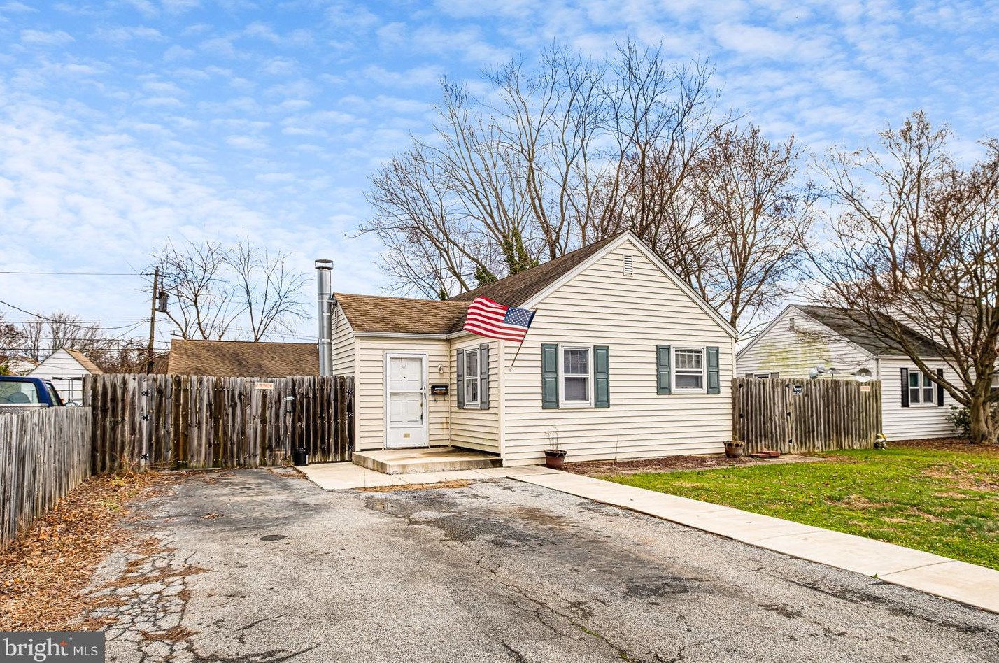 92 University Ave, New Castle, DE 19720-4348