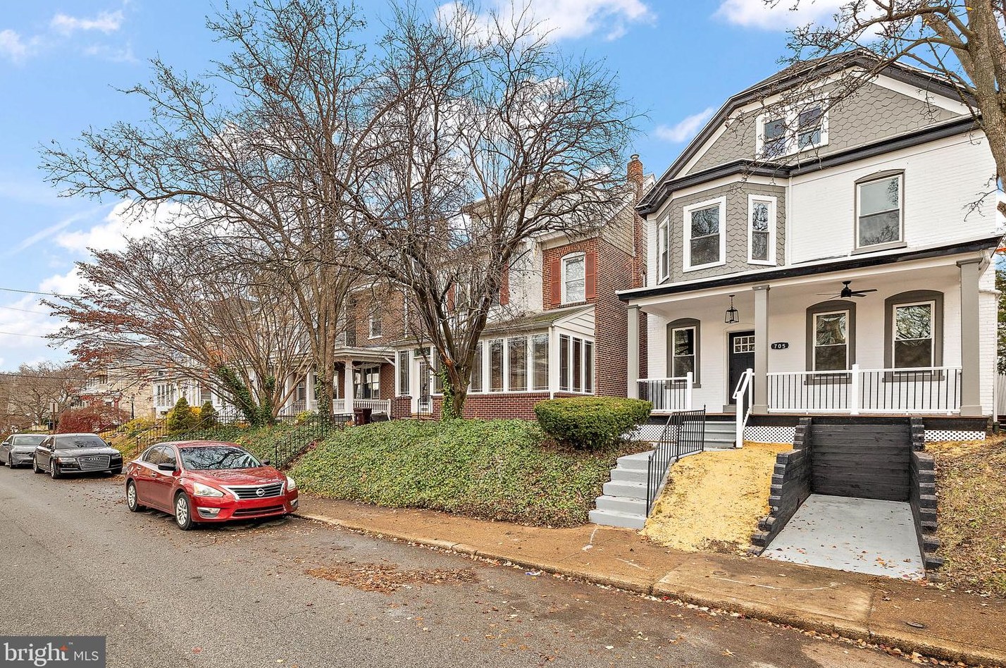 705 W 19th St, Wilmington, DE 19802