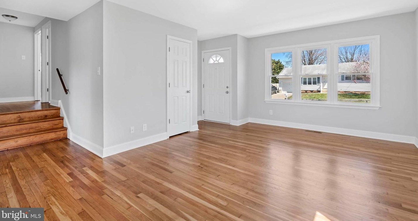 120 Rolling Dr, Newark DE  19713-2022 exterior