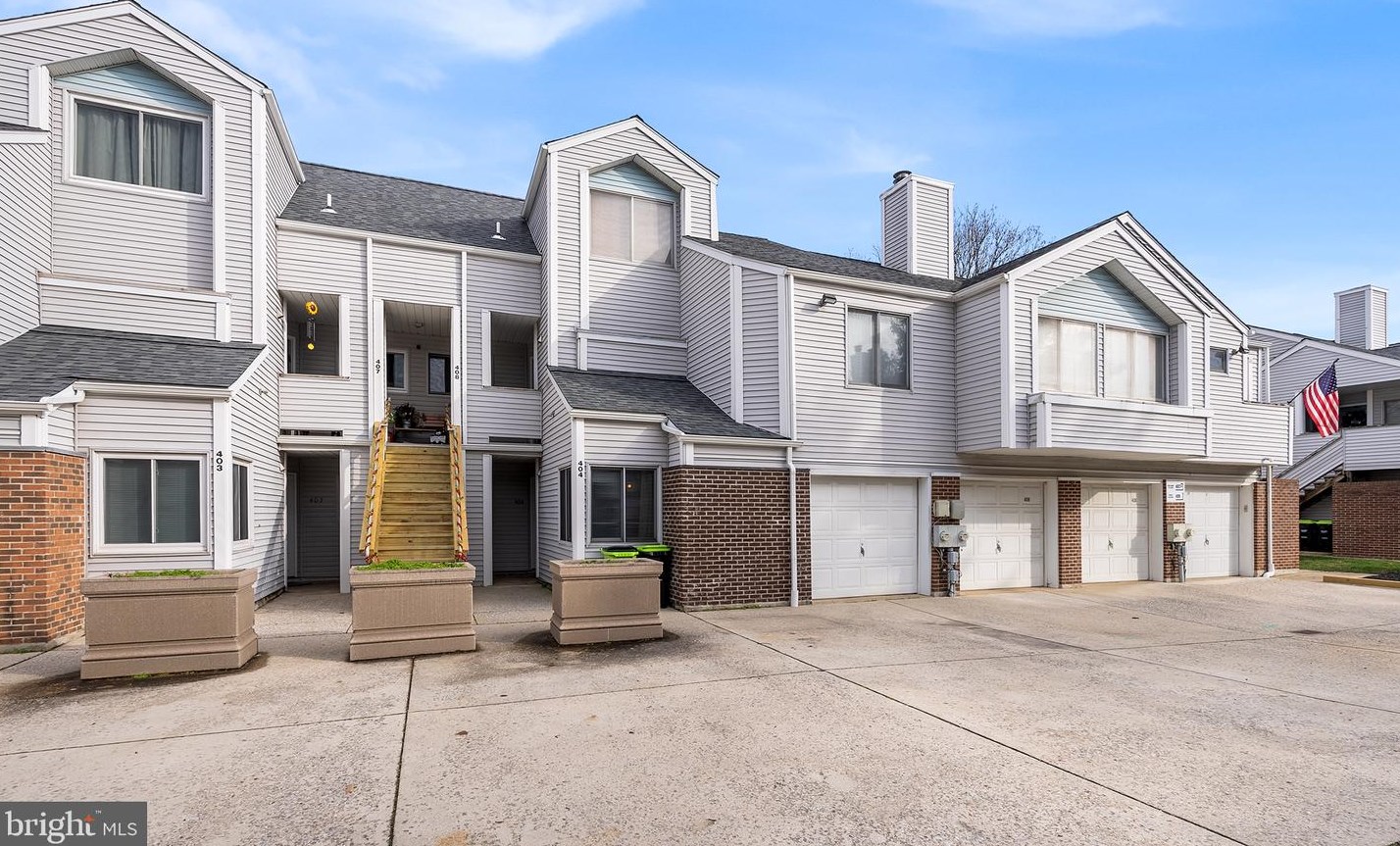 404 Creekside Dr, Newark, DE 19711-8703