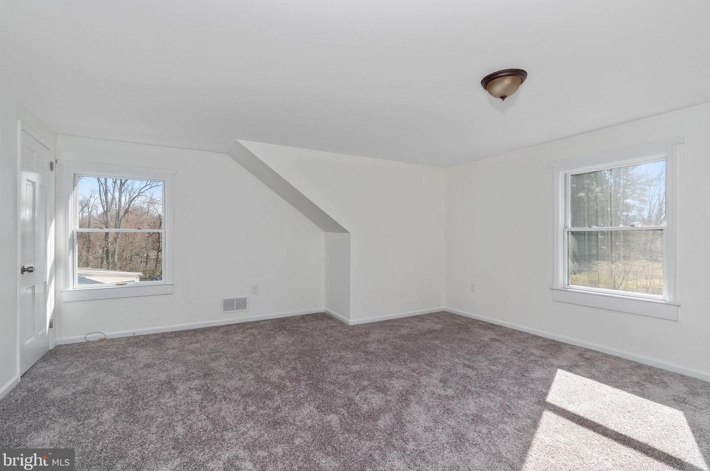 6 Lloyd Pl, Wilmington DE  19810-1325 exterior