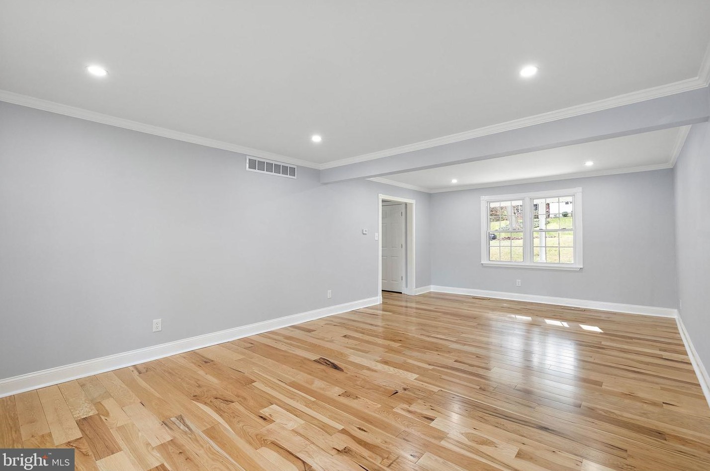 312 Dove Dr, Newark DE  19713-1212 exterior