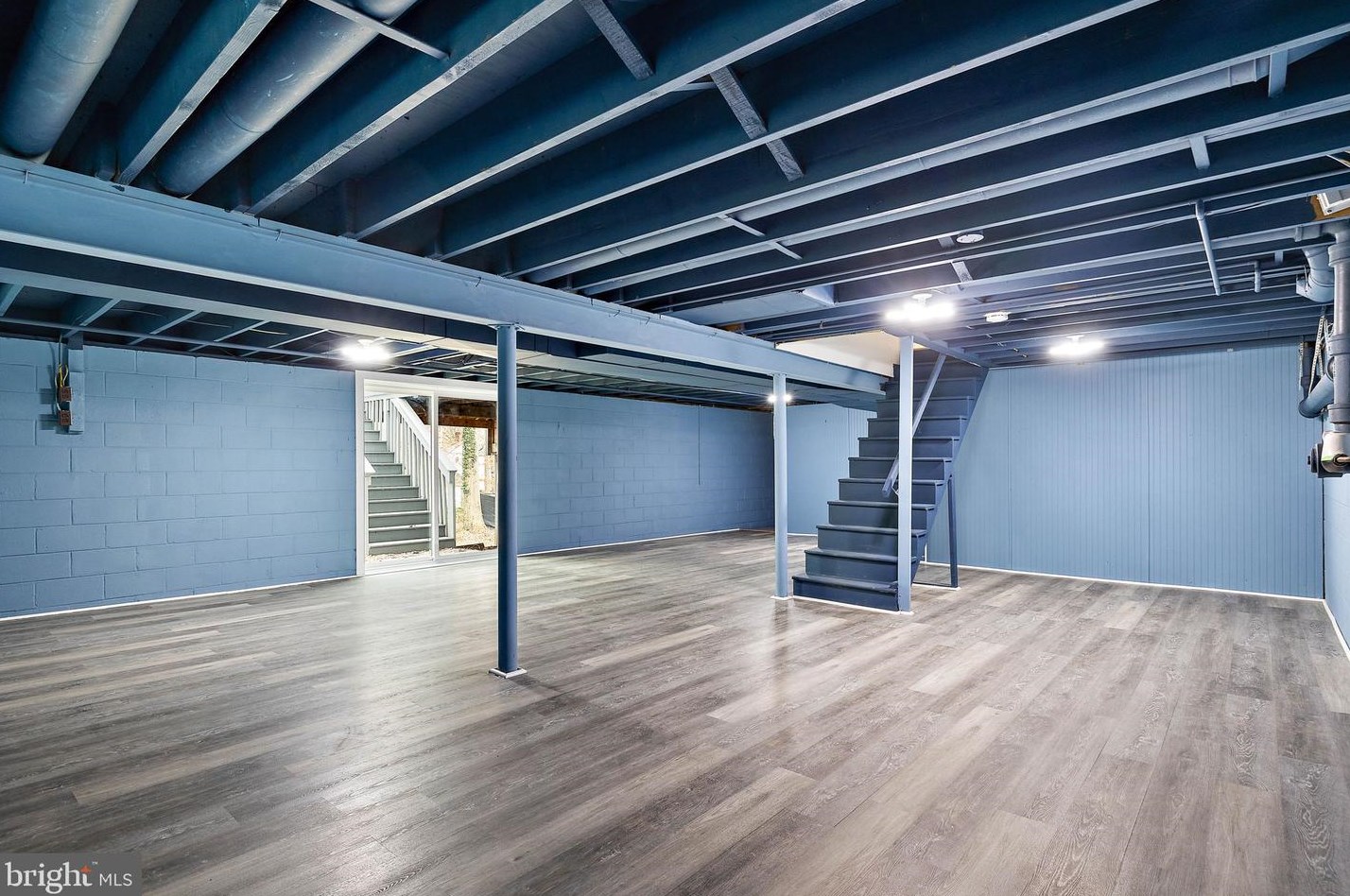 312 Dove Dr, Newark DE  19713-1212 exterior