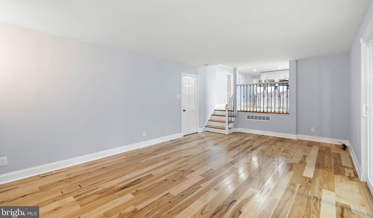 312 Dove Dr, Newark DE  19713-1212 exterior