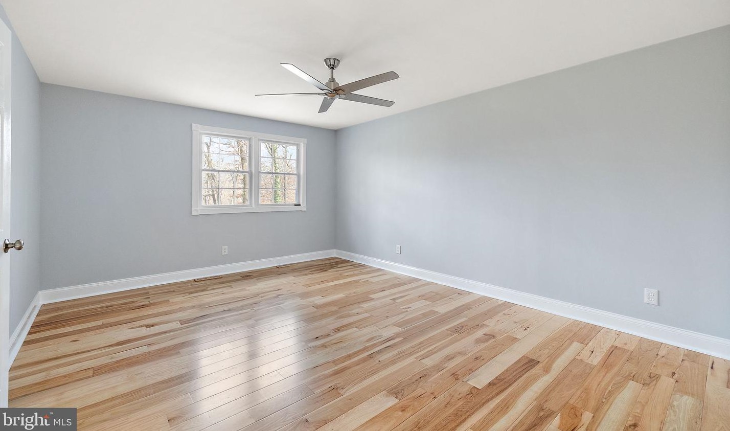 312 Dove Dr, Newark DE  19713-1212 exterior