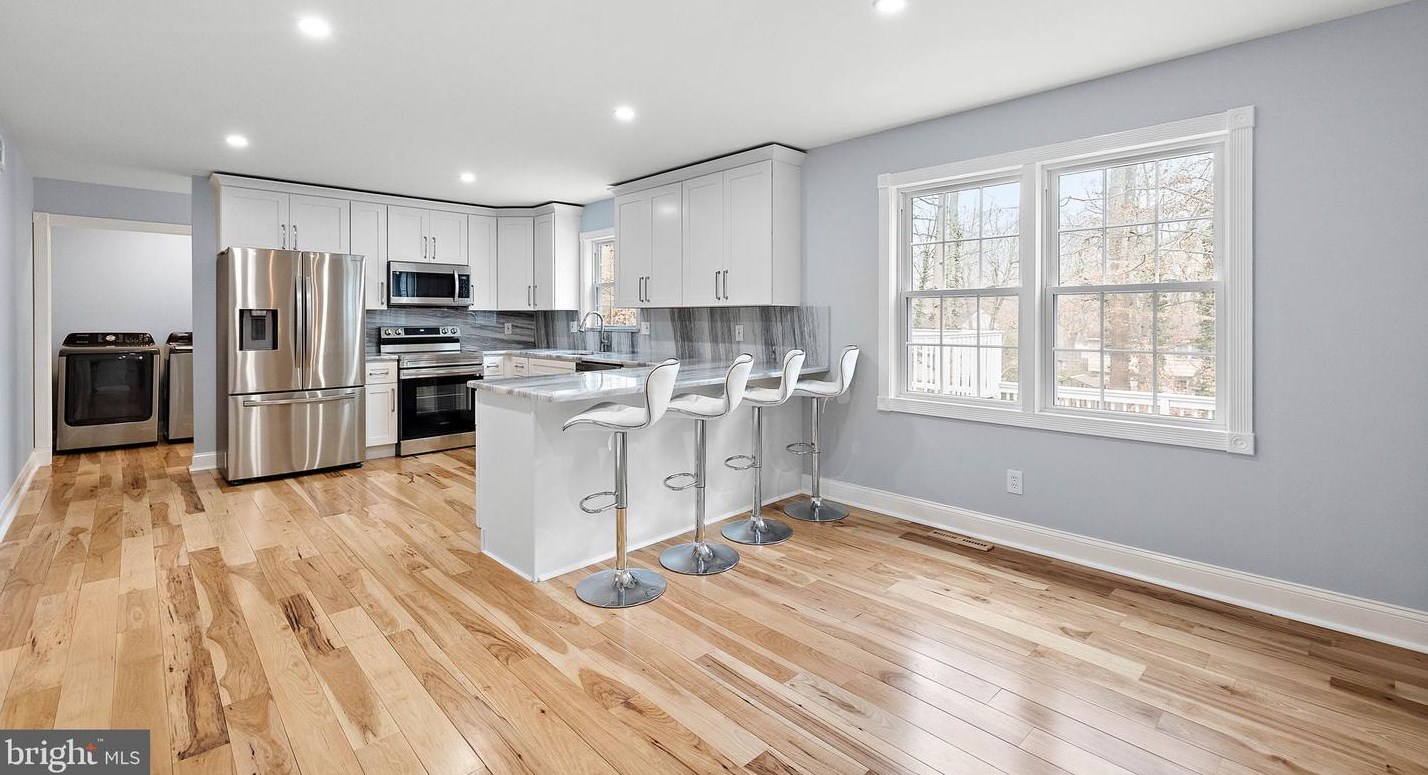 312 Dove Dr, Newark DE  19713-1212 exterior