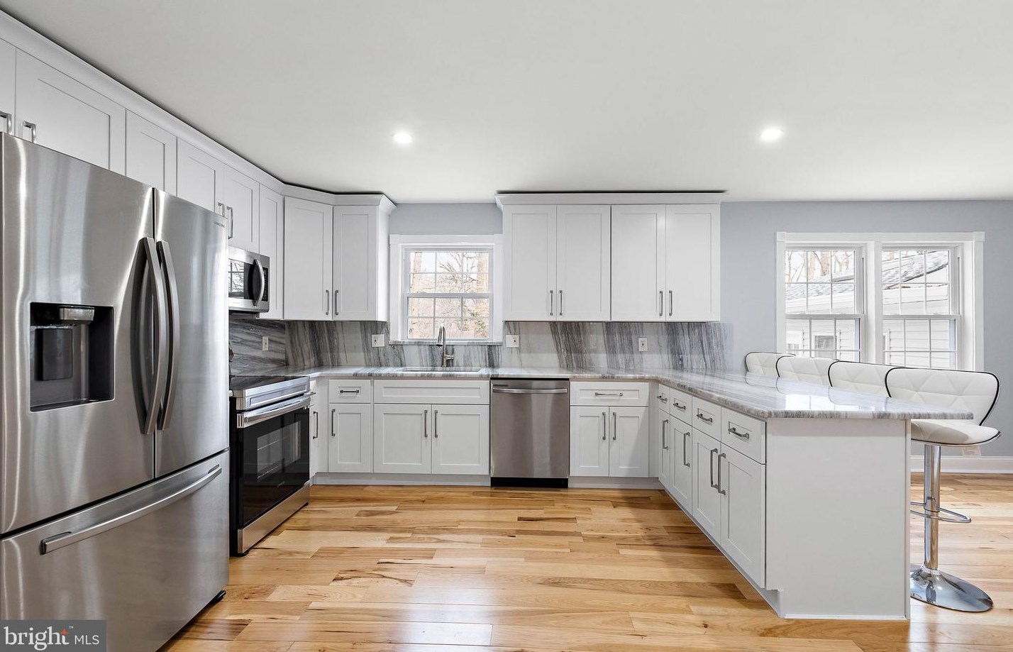 312 Dove Dr, Newark DE  19713-1212 exterior