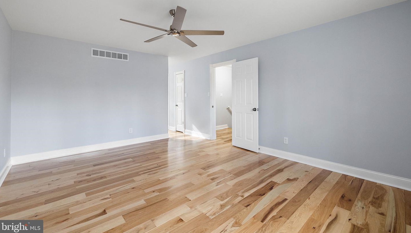 312 Dove Dr, Newark DE  19713-1212 exterior