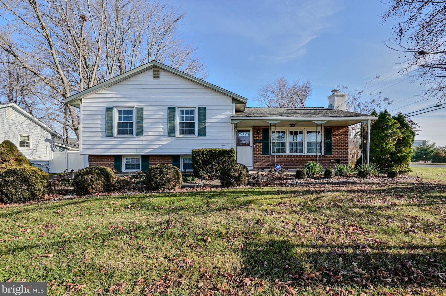 1 Rolling Dr, Newark, DE 19713-2019