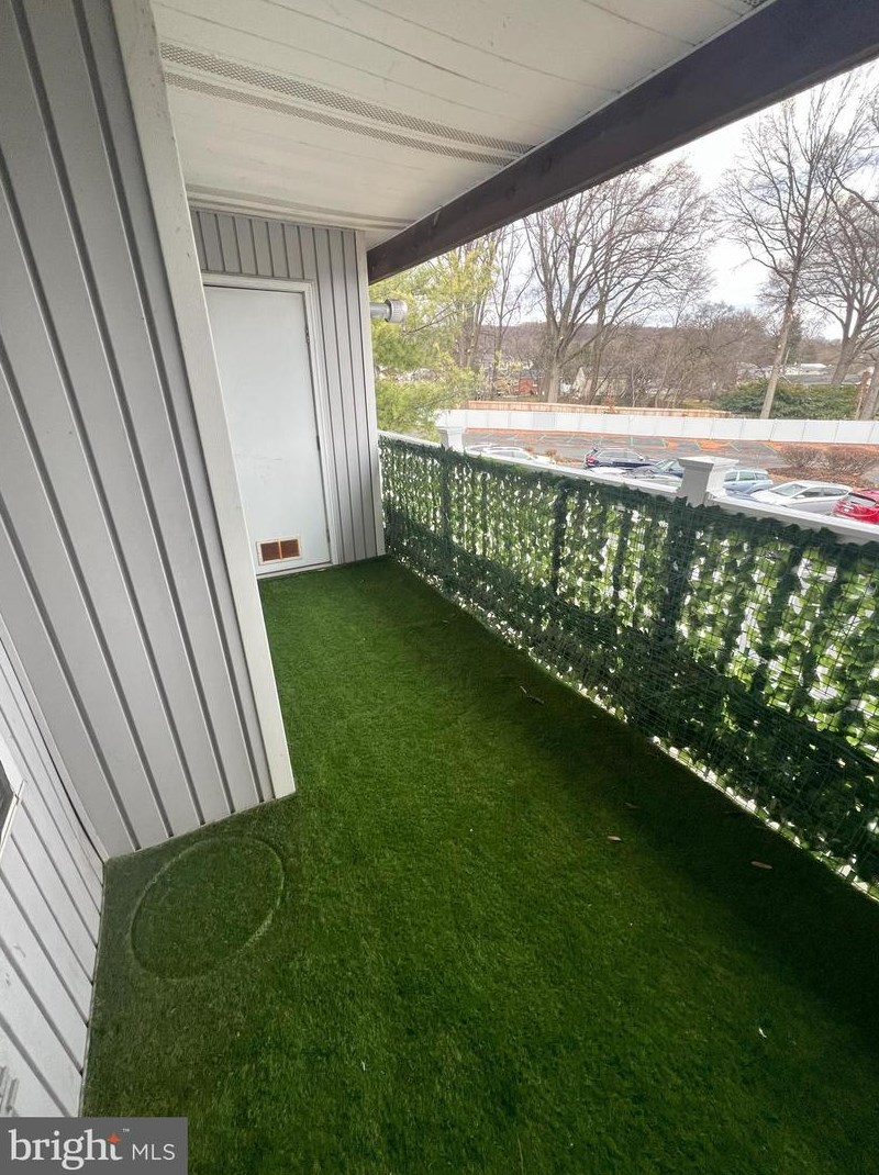 1509 Waters Edge Dr, Newark DE  19702-6340 exterior