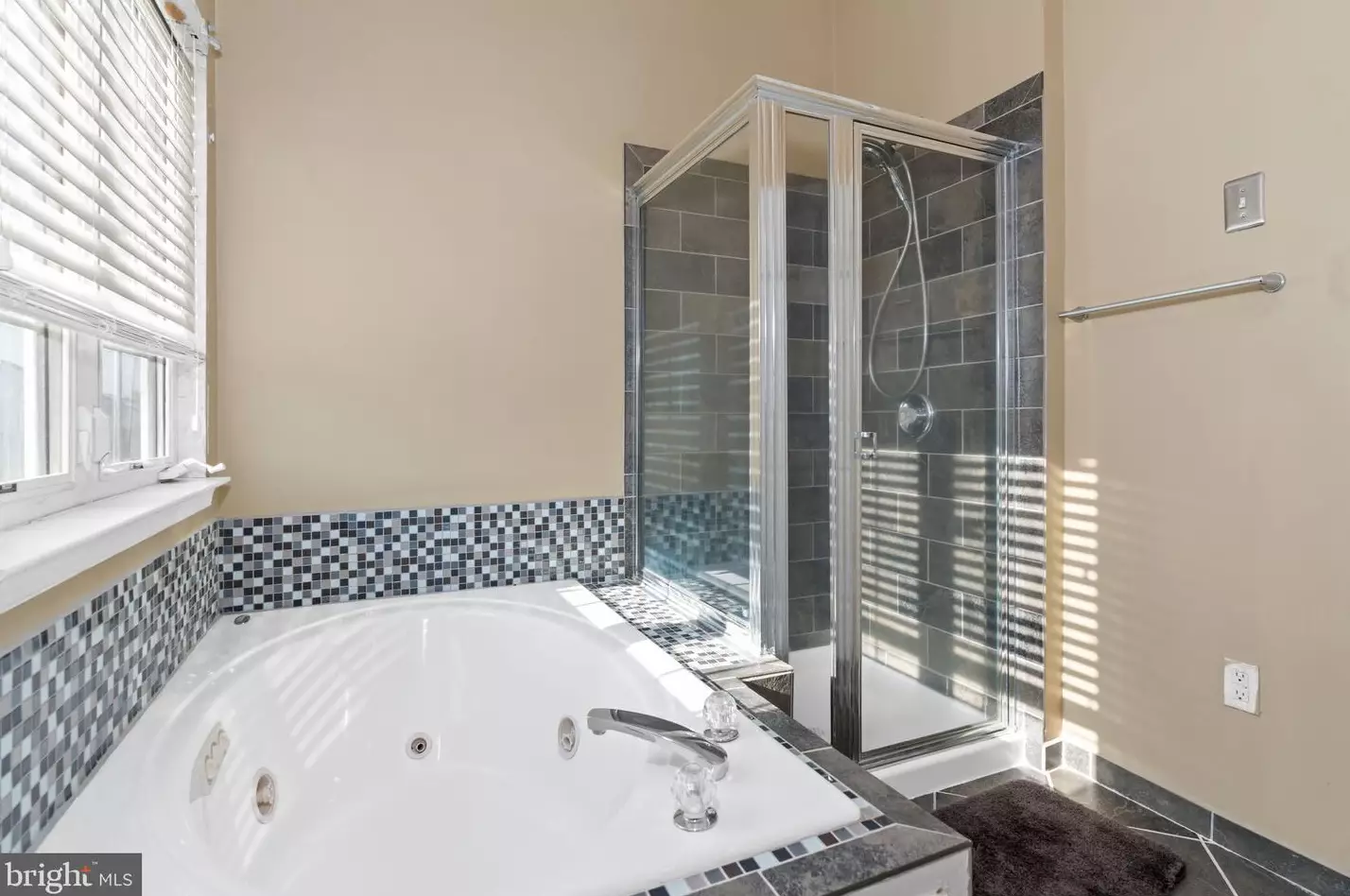 2 Sussex Pl, New Castle DE  19720-8801 exterior