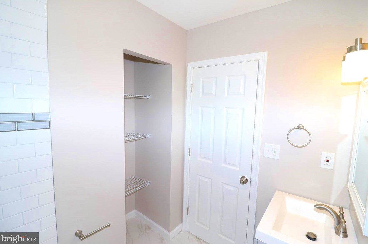 28 Chelwynne Rd, New Castle DE 19720-3516 exterior