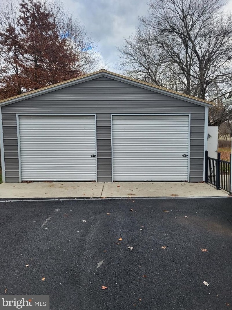 2014 Pleasant Valley Rd, Newark DE  19702-2102 exterior