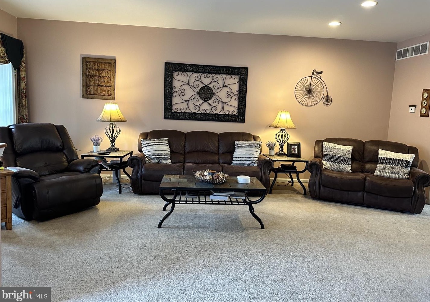 27 Dynasty Dr, Bear DE  19701-4011 exterior