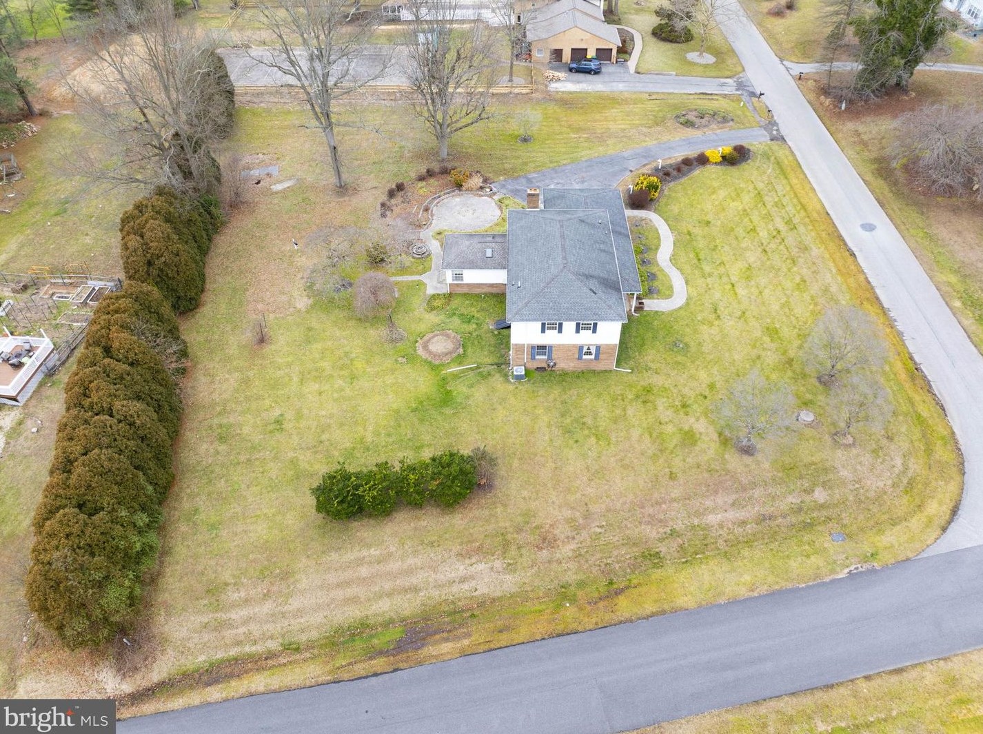 16 Lauren Dr, Bear DE  19701-1805 exterior