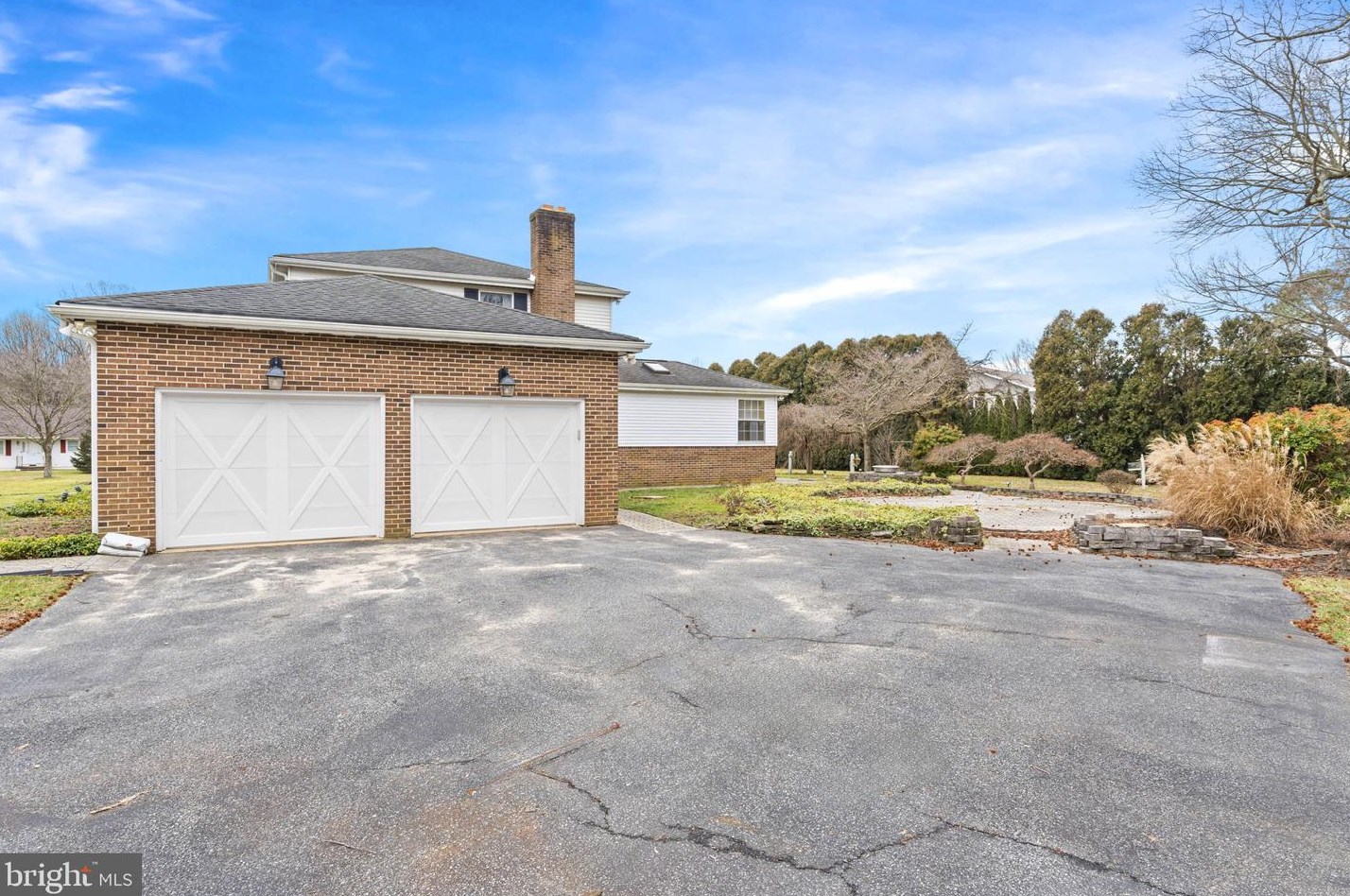 16 Lauren Dr, Bear DE  19701-1805 exterior