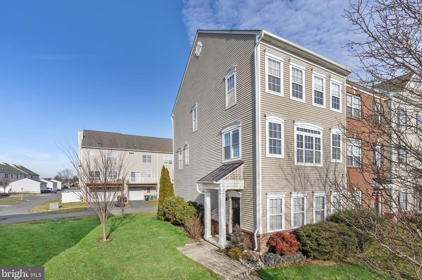 325 S Parkway Dr, Middletown, DE 19709