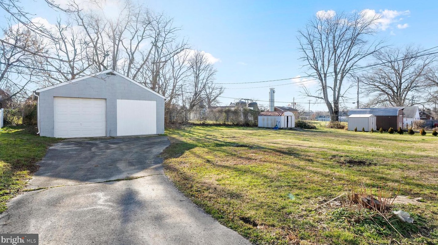 114 Cherry Ln, New Castle, DE 19720