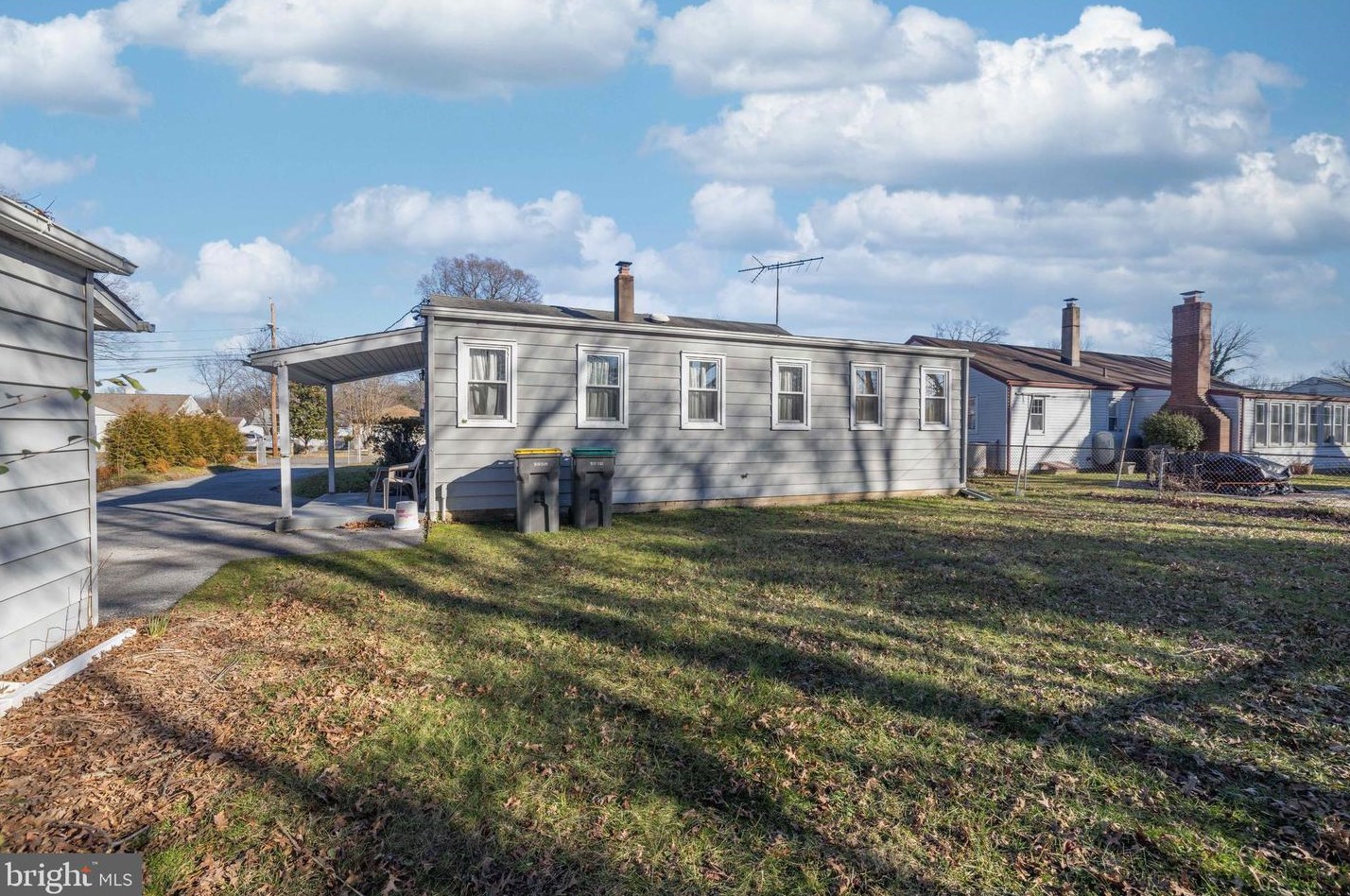 8 Robert Rd, New Castle, DE 19720-3925