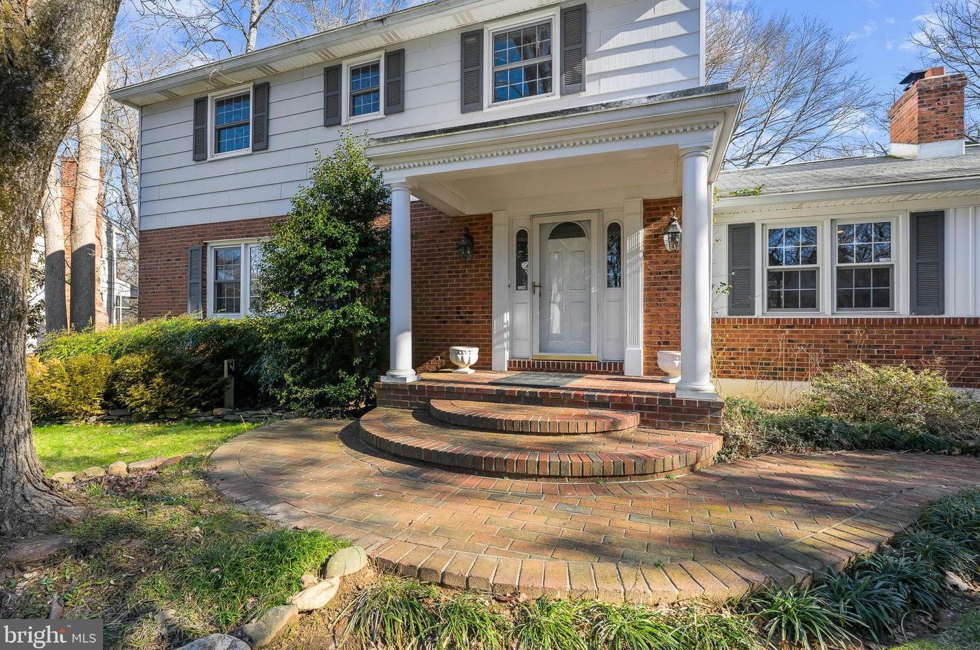 817 Rock Ln, Newark, DE 19713-2208