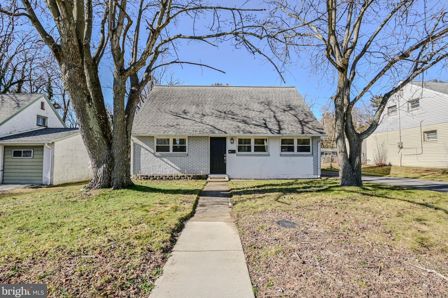 1013 Willow Run Dr, Wilmington, DE 19805-1217