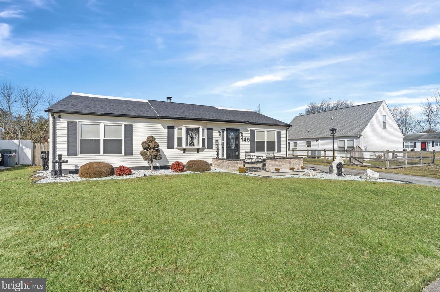 145 Diminish Dr, Newark, DE 19713-1940