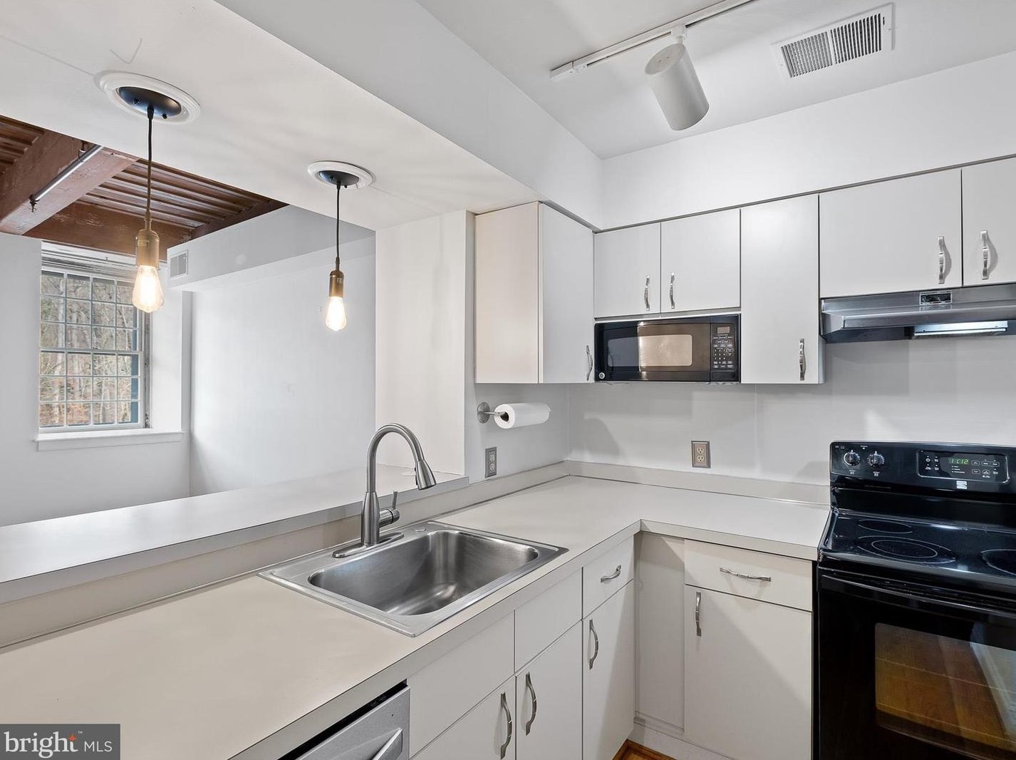 49 Bancroft Mills Rd, Wilmington DE  19806-2029 exterior