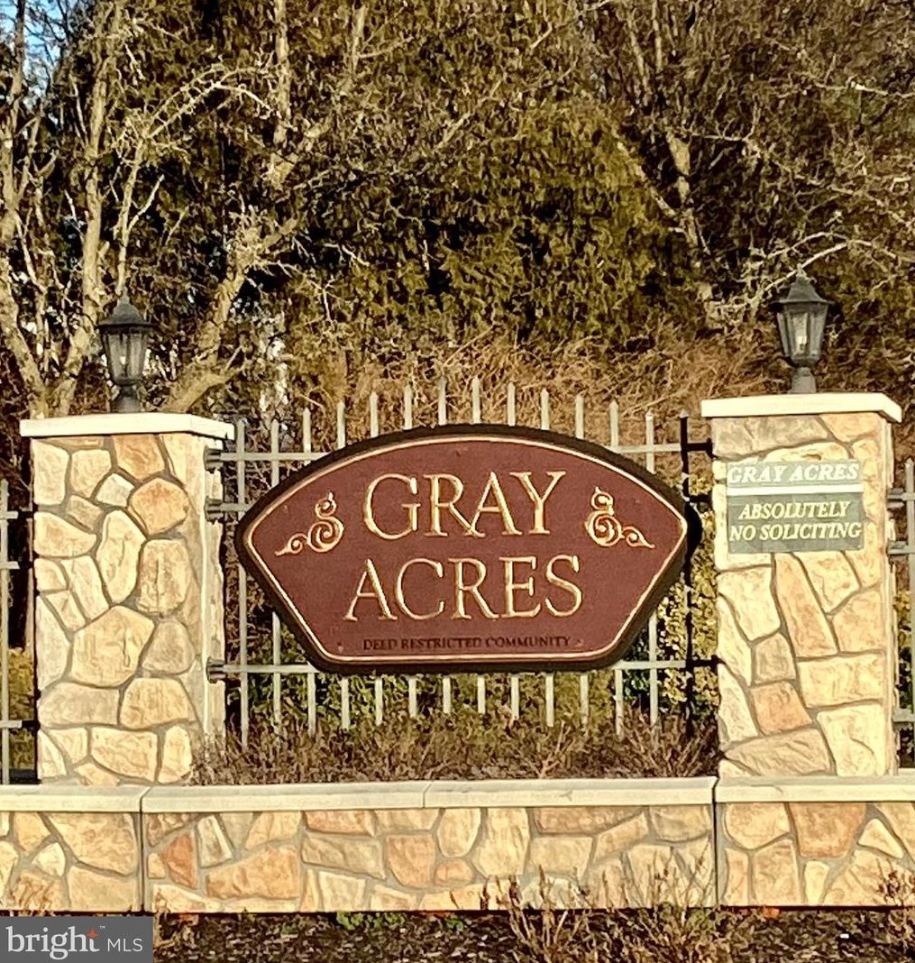 284 Flagstone Dr, Newark, DE 19702-3668