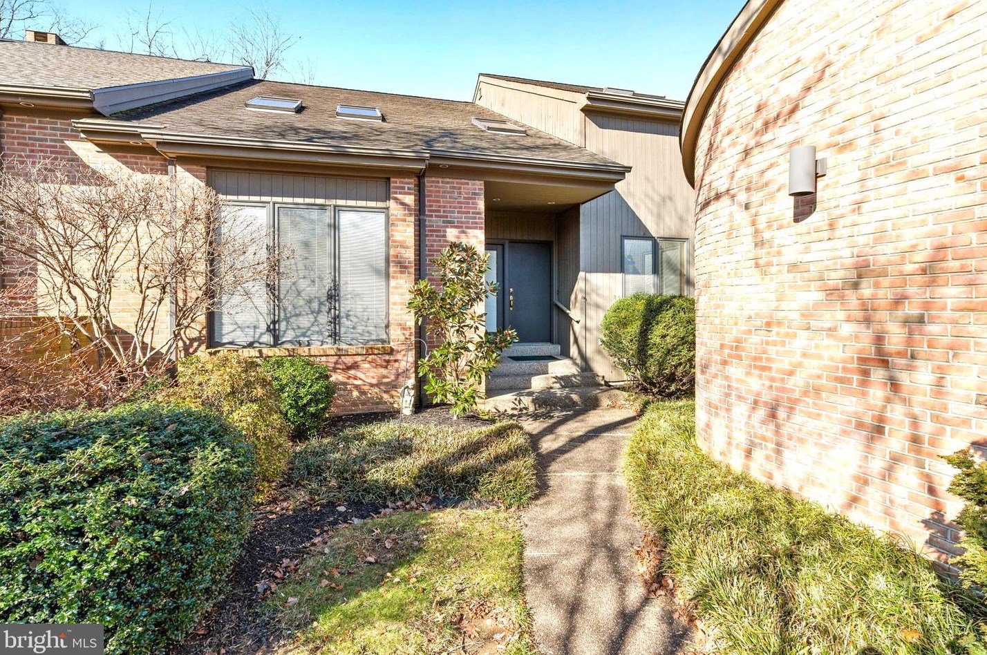 116 Downs Dr, Wilmington, DE 19807-2556