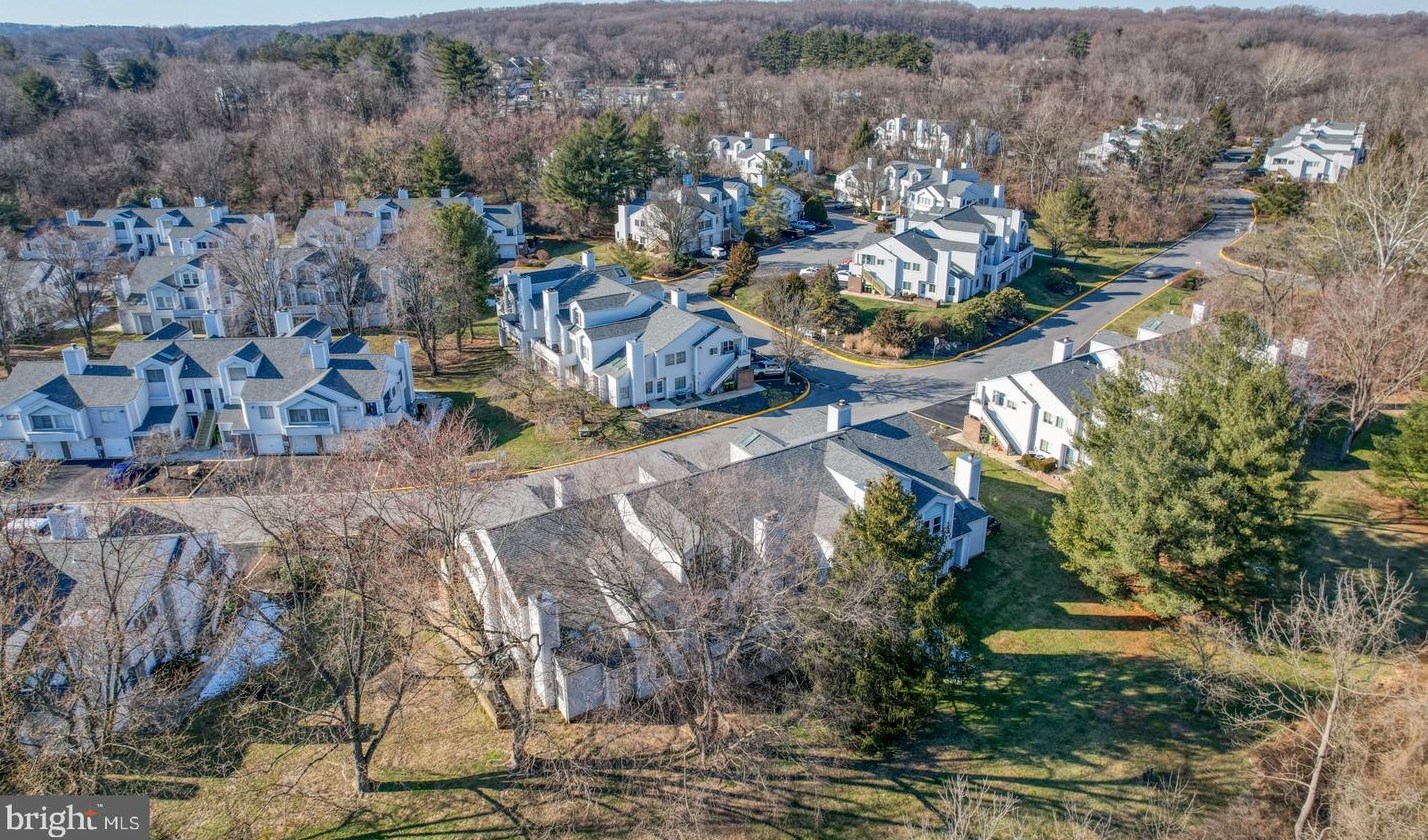 2308 Creekside Dr, Newark DE 19711-6741 exterior