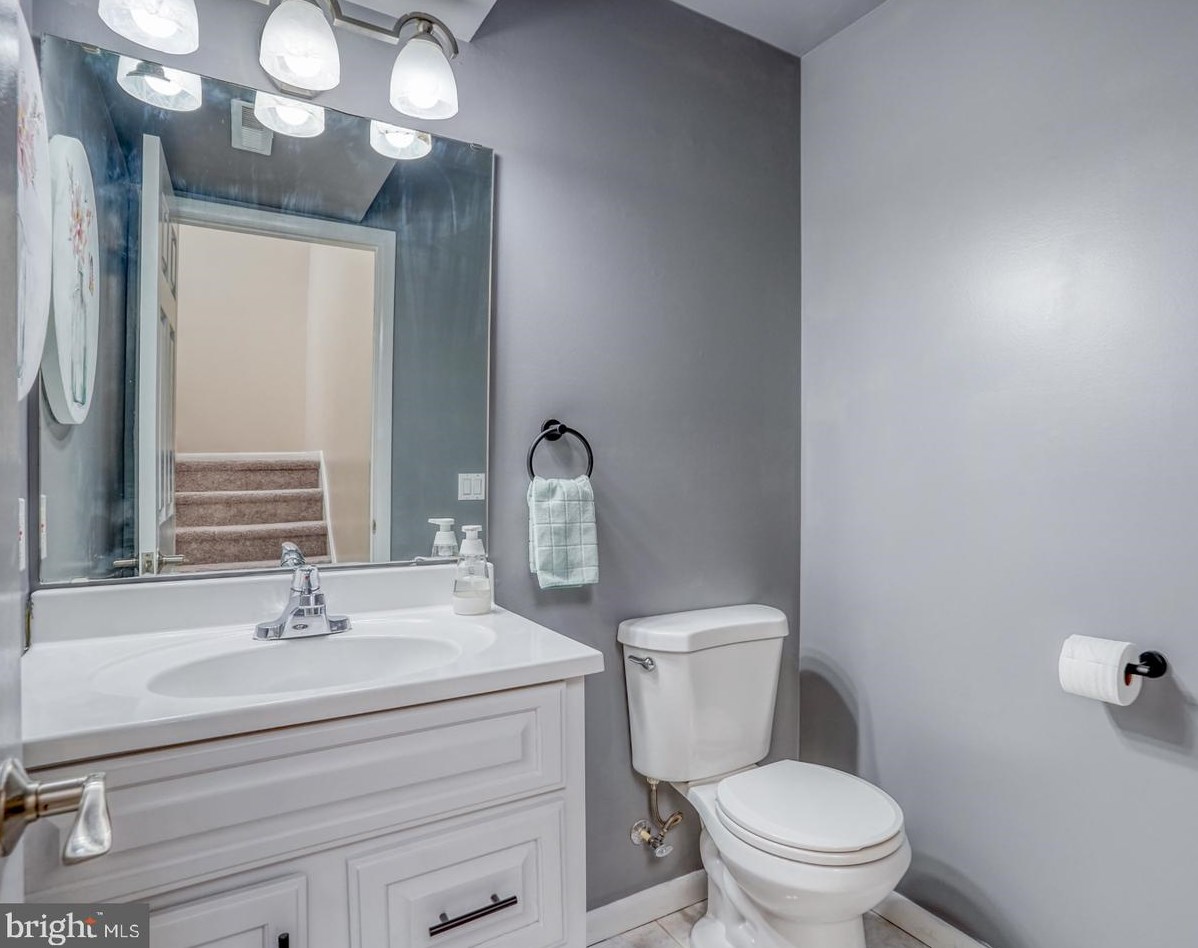 2308 Creekside Dr, Newark DE 19711-6741 exterior